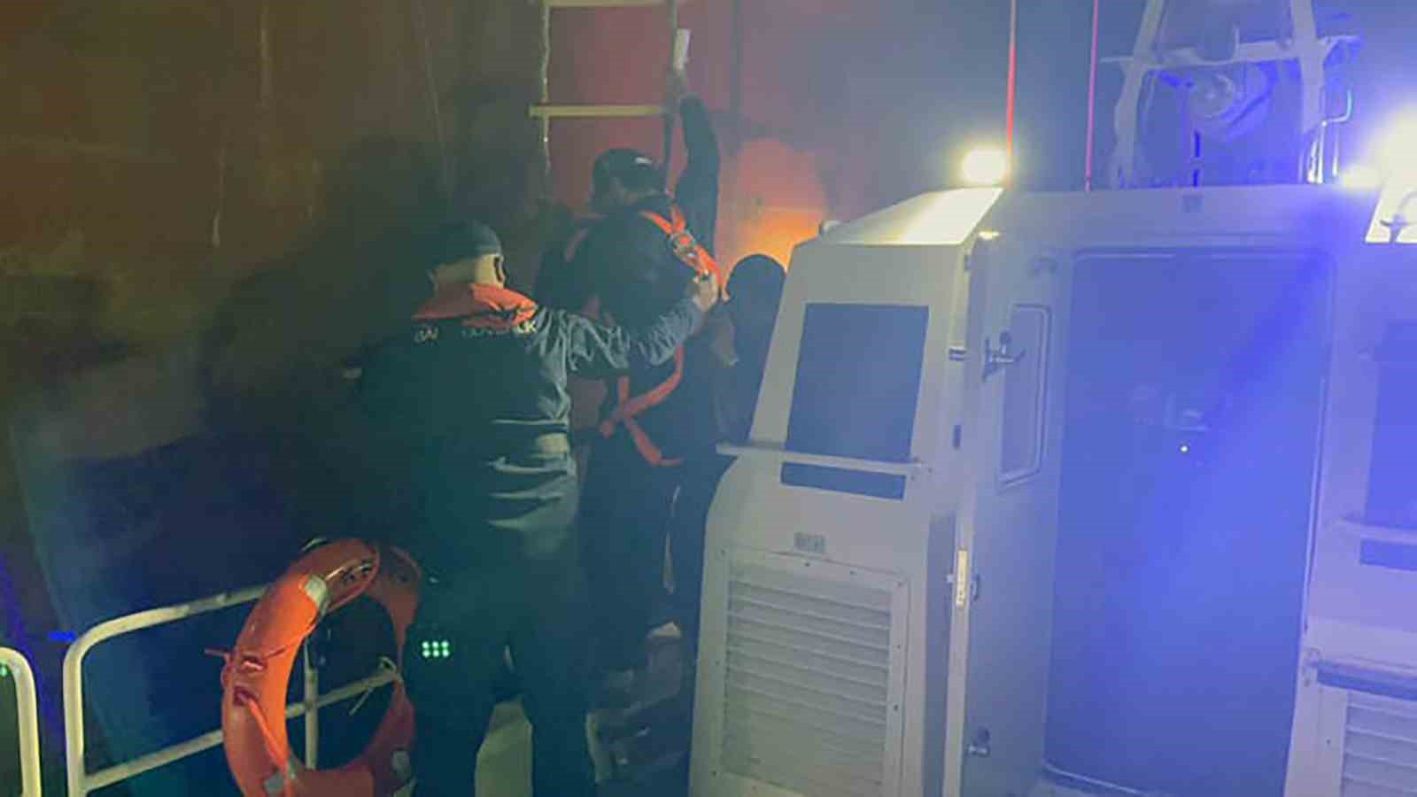 Muğla’nın Dalaman ilçesi açıklarında seyreden ticari gemide yaralanan vatandaş Sahil