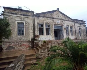 Muğla’nın Datça ilçesinde 1926 yılından kalma simge yapılarından Cumalı İlkokulu