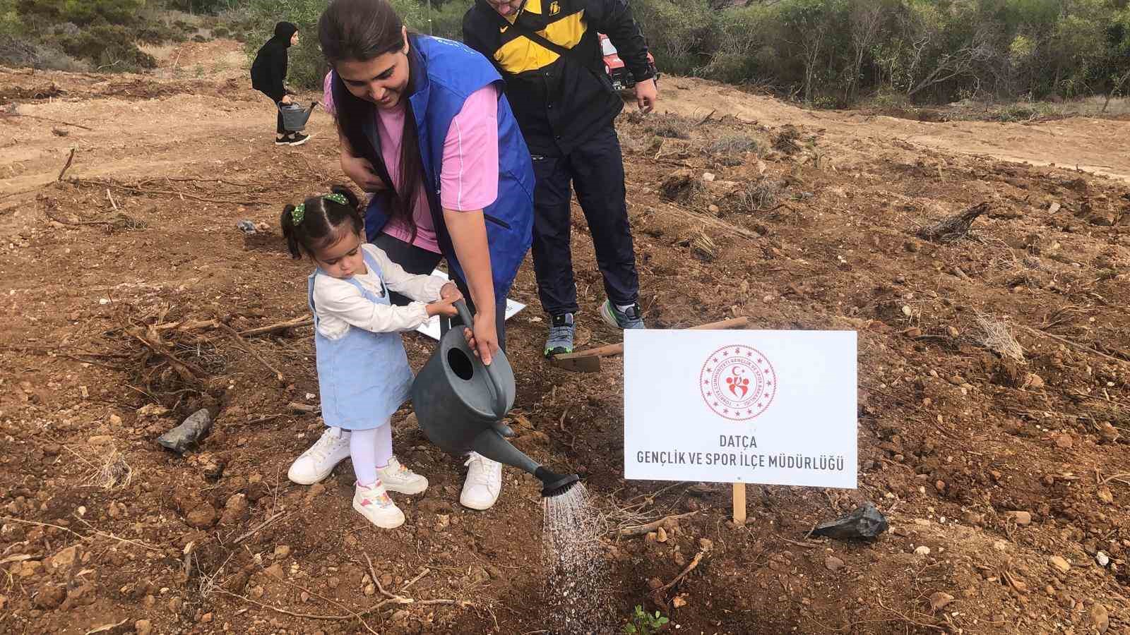 Muğla’nın Datça ilçesinde, 11 Kasım Milli Ağaçlandırma Günü dolayısıyla düzenlenen