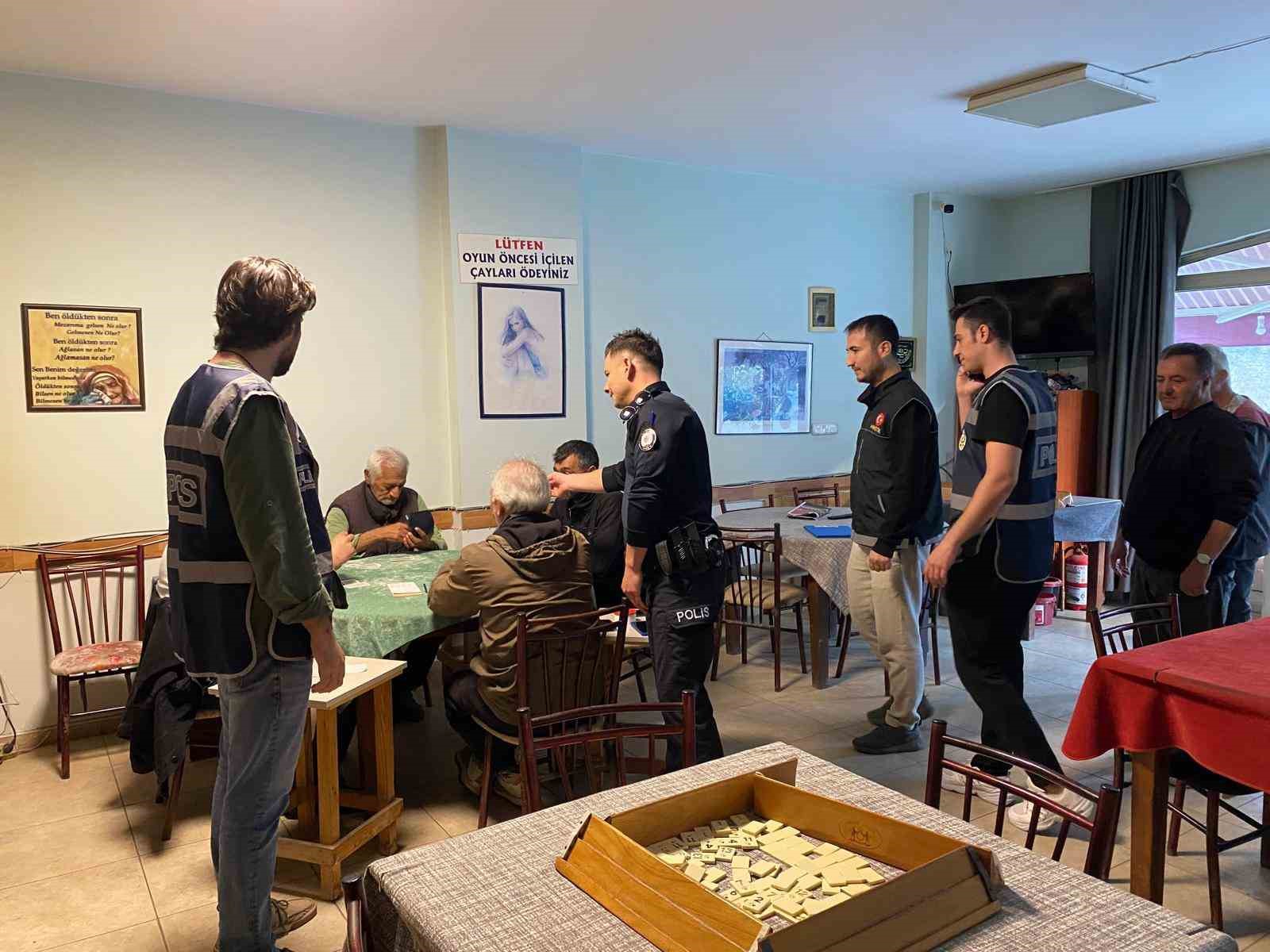 Muğla’nın Datça ilçesinde yapılan uygulamalarda birçok alan denetlenirken, 288 şahıs