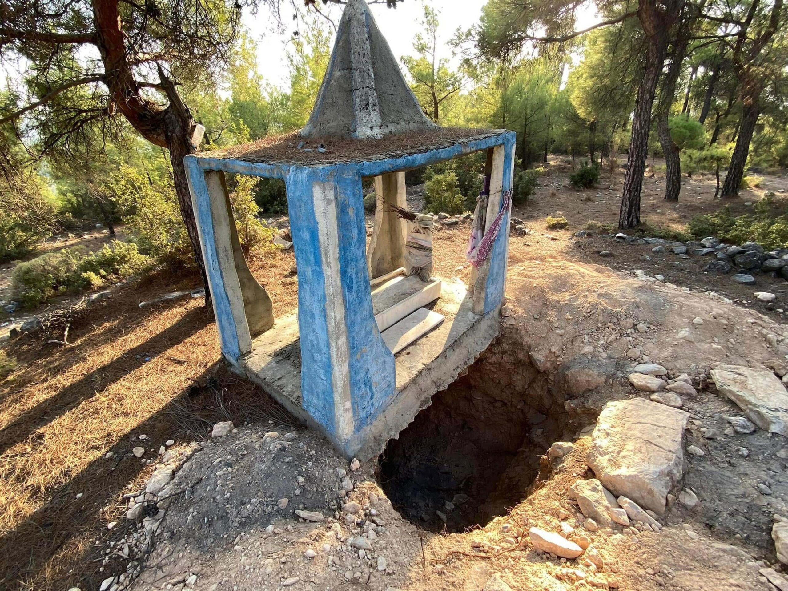 Cavit AKGÜN/MUĞLA, (DHA)- MUĞLA'nın Yatağan ilçesindeki 300 yıllık Oyuk Baba