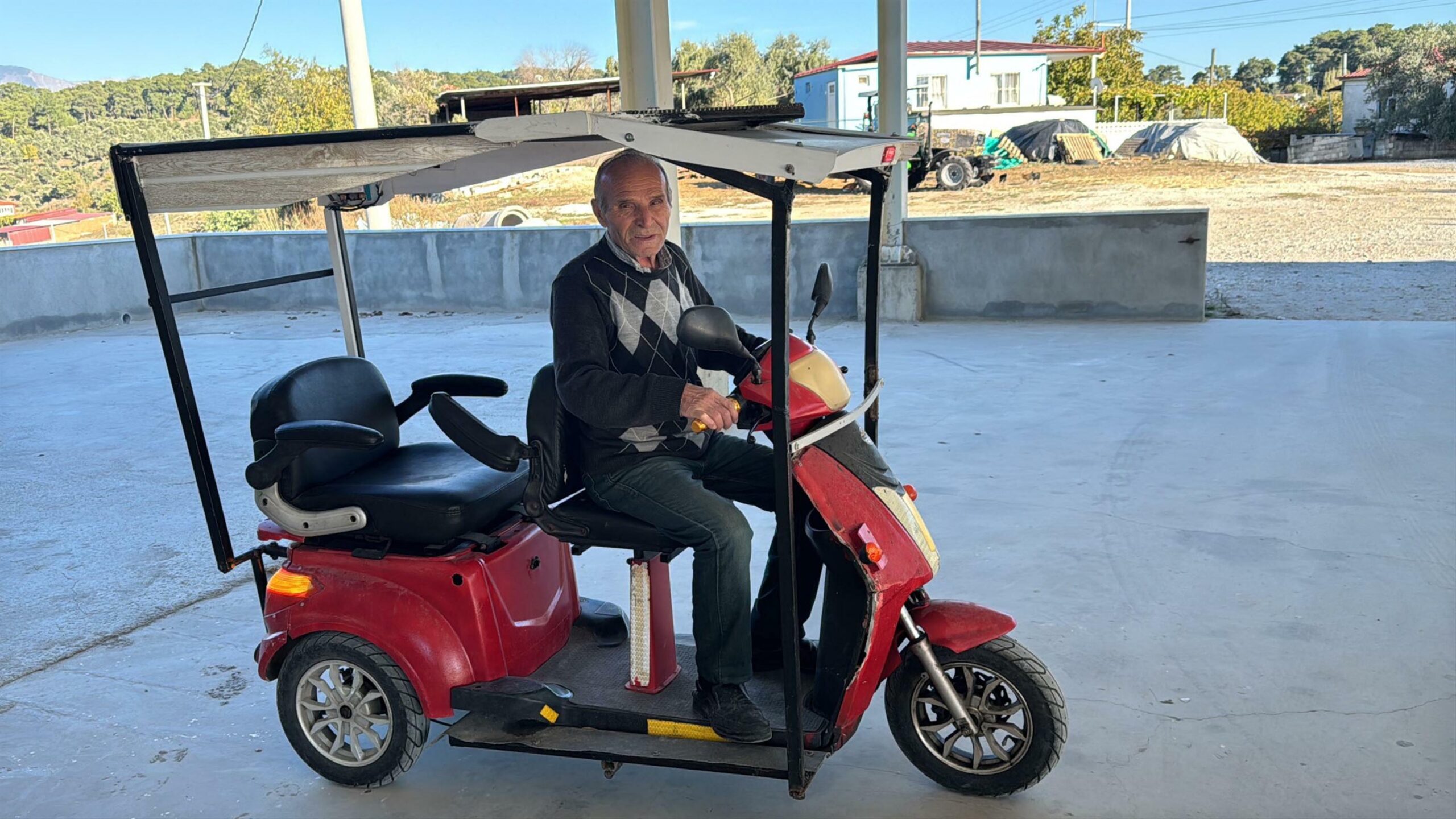 Cavit AKGÜN/MUĞLA, (DHA)- MUĞLA'nın Yatağan ilçesinde işçi emeklisi Mevlüt Sarı