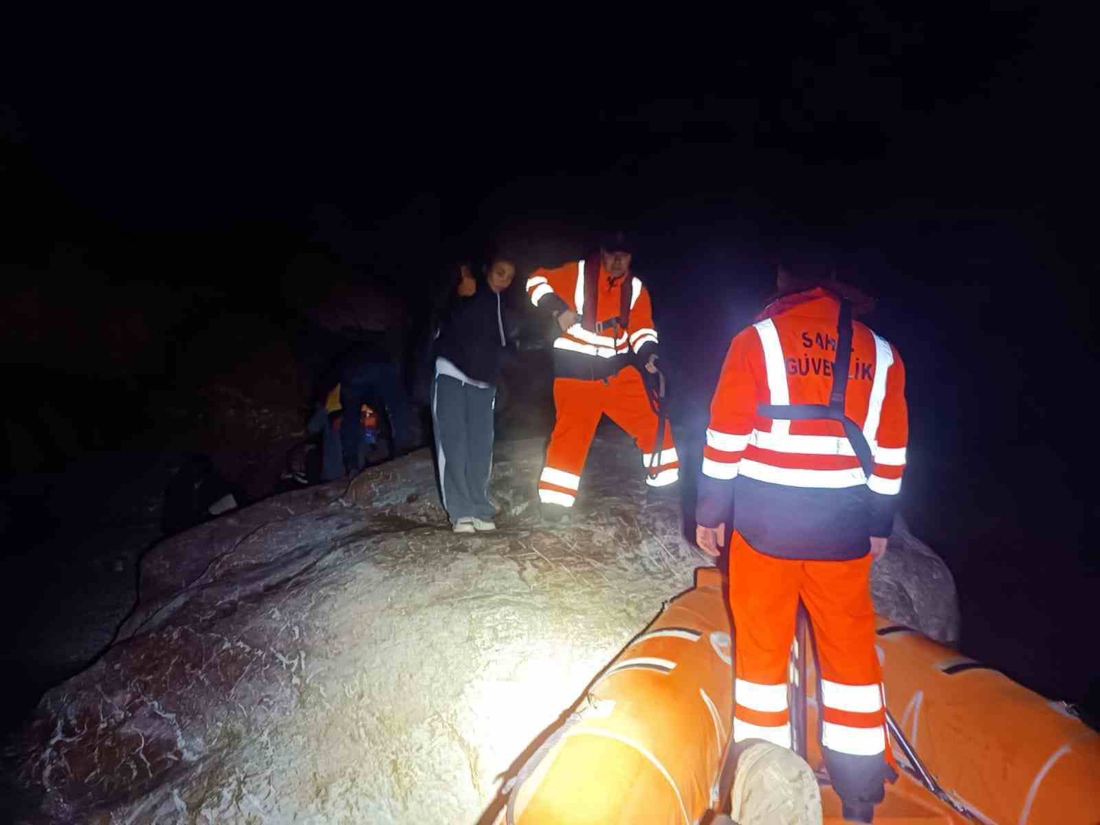 Muğla’nın Fethiye ilçesinde karada 29’si çocuk toplam 40 düzensiz göçmen