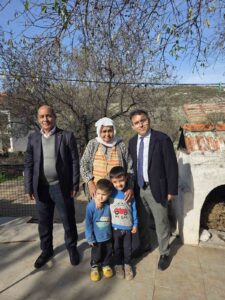 Marmaris kaymakamı Nurullah Kaya, Taşlıca mahalle muhtarı Menderes Altıntaş ile