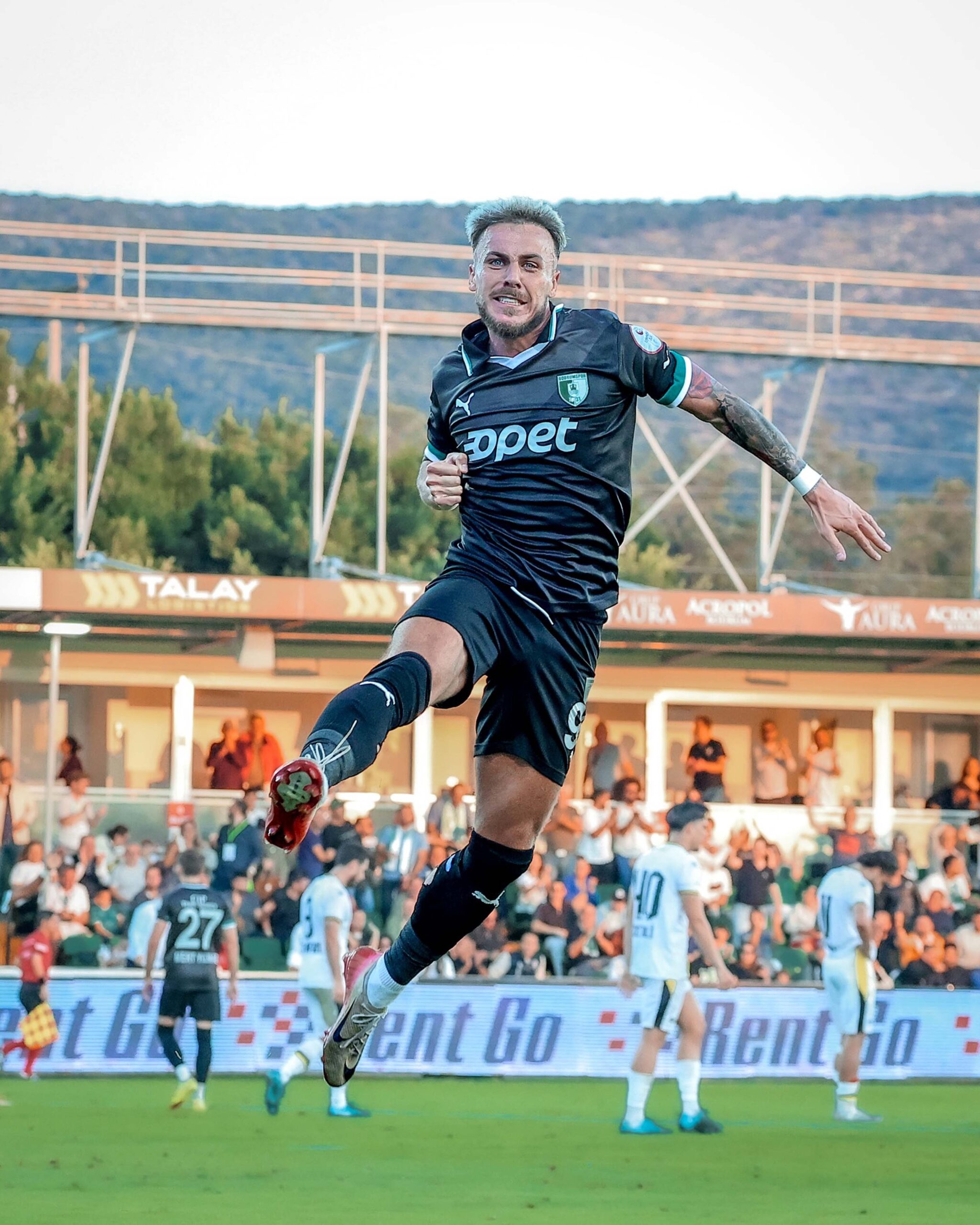 BODRUM, (DHA) - 1'inci Lig'de milli araya 27 puanla lider