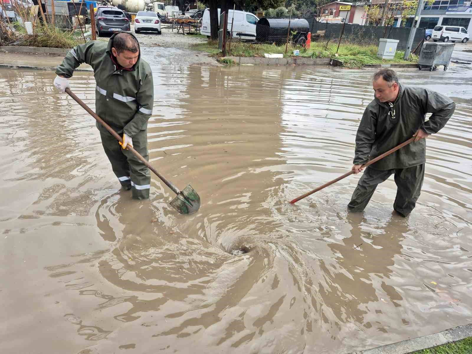 Bölgemiz için yapılan sel ve fırtına uyarılarının ardından, ekiplerimiz gerekli