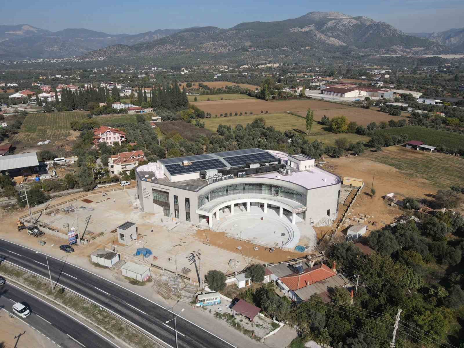 Muğla Büyükşehir Belediyesi tarafından Milas’ta yapımı sürdürülen Milas Kültür Merkezi’nde