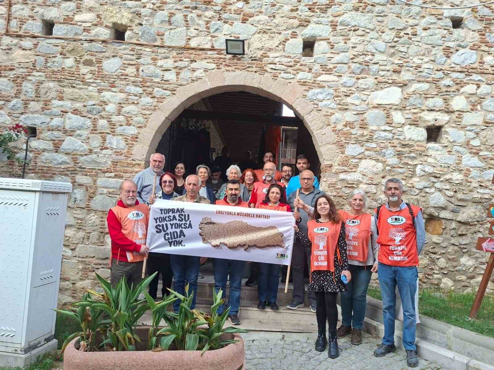 Muğla’nın Milas ilçesinde açılan stand ile vatandaşlar erozyon, toprak kaybı