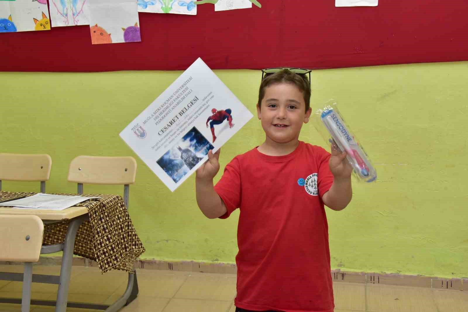 MSKÜ’nün "Birlikte Gelişim Programı" kapsamında başlattığı Menteşe’nin Dokuzçam Mahallesi’nde öğrencilere