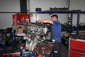 Muğla Büyükşehir Belediyesi, Makine ve İkmal Tesisinde yürüttüğü bakım-onarım çalışmaları