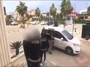 MUĞLA'nın Fethiye ilçesinde telefonla aradıkları kişileri, kendilerini kamu görevlisi olarak