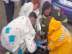 MUĞLA'nın Fethiye ilçesinde bir evde çıkan yangında iki köpekten biri