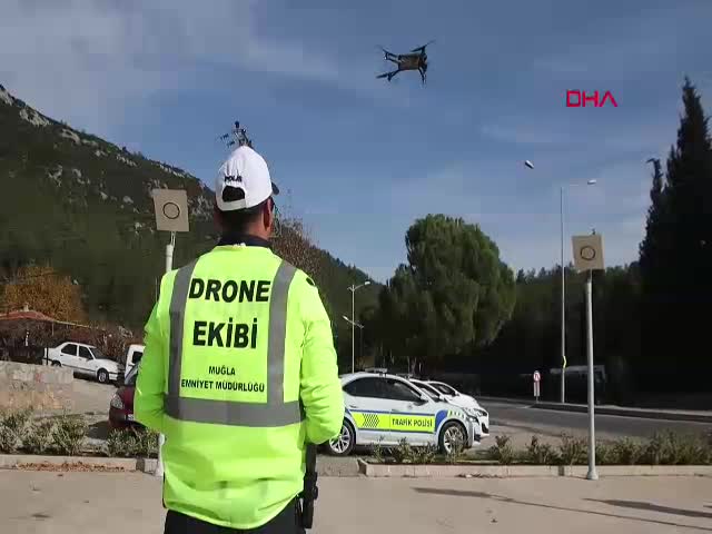 MUĞLA’da İl Emniyet Müdürlüğü ekiplerince dron destekli trafik denetiminde kural