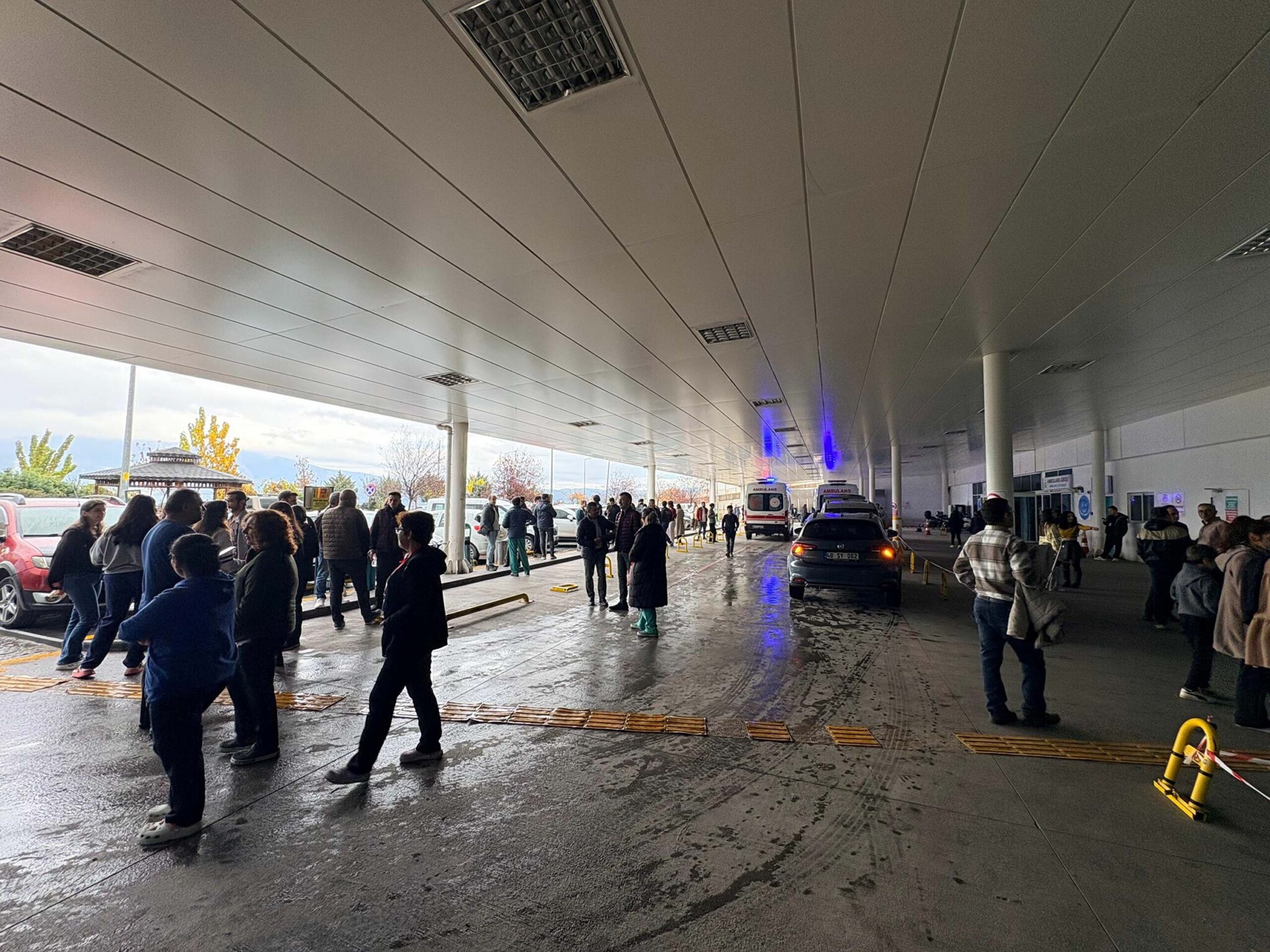 Aziz ŞAHİN/MUĞLA, (DHA)-MUĞLA Eğitim ve Araştırma Hastanesi'nde ameliyathane dezenfeksiyonu sırasında