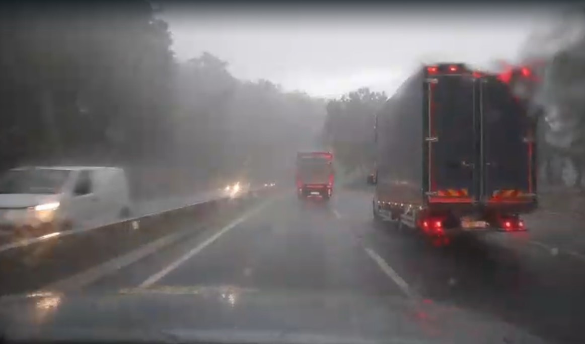 Muğla’da öğlen saatlerinde sağanak ve dolu yağışı etkili oldu. Meteoroloji’nin