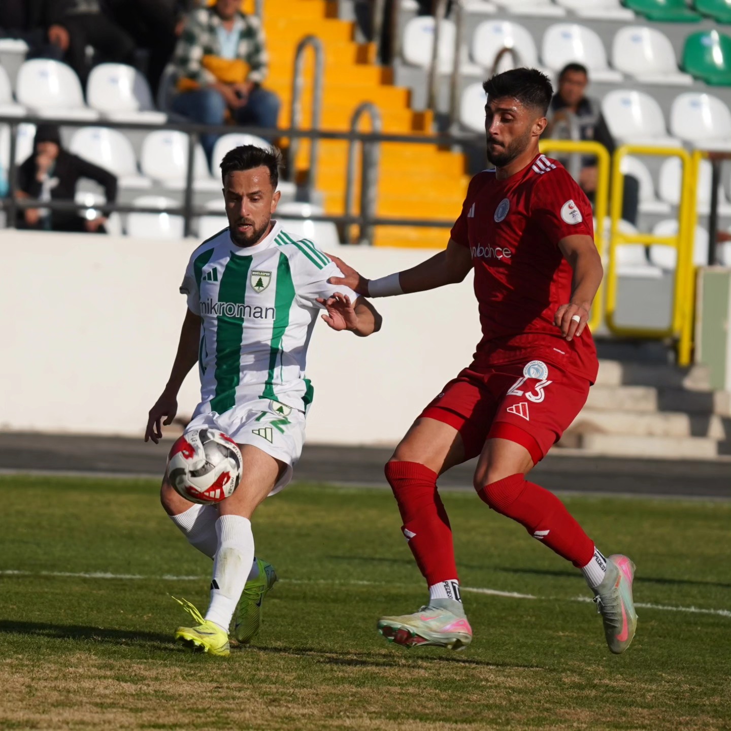 MUĞLA, (DHA)- 2'nci Lig Beyaz Grup'ta Muğlaspor, alt liglere futboldaki