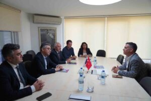 MUSKİ Genel Müdürü Yılmaz Şengül, ekibi ile birlikte otellerde su