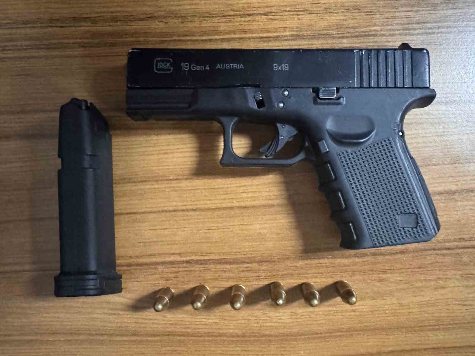 Muğla’nın Marmaris ilçesinde polis ekiplerince sürücüsünün durumundan şüphelenilerek durdurulan motosikletin