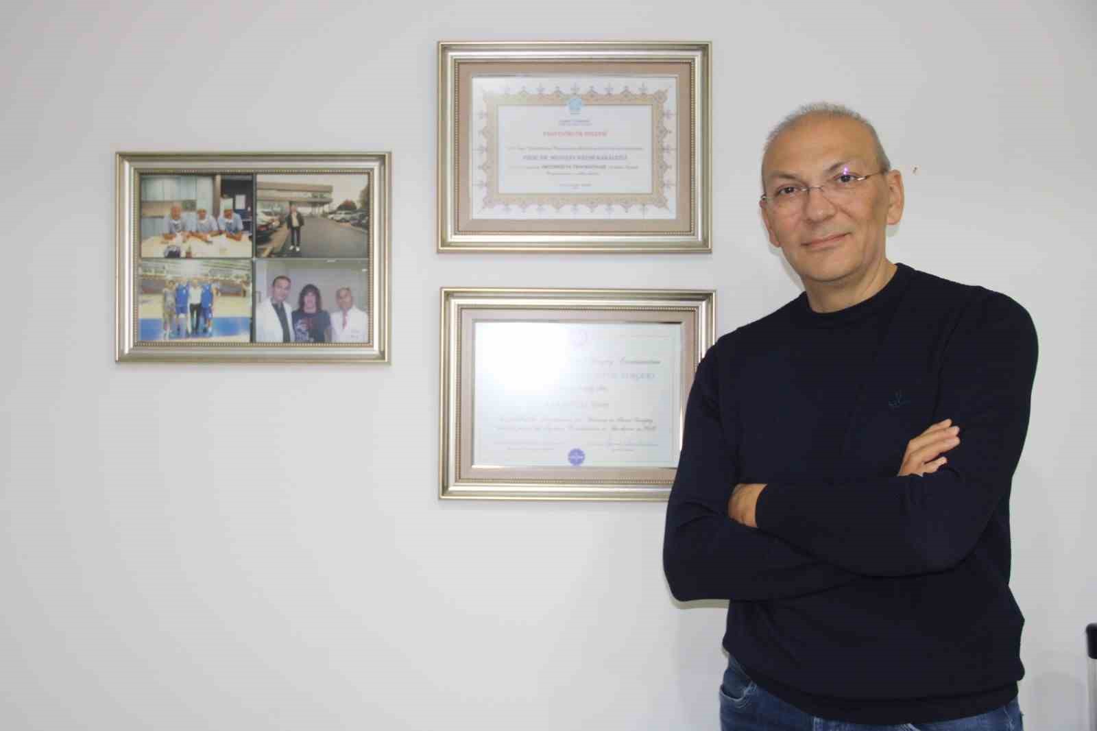 El ve Mikrocerrahi alanında uzman olan Prof. Dr. Mustafa Nazım