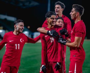 BODRUM, (DHA) - 1'inci Lig'de liderlik koltuğunda oturan Bodrum Futbol
