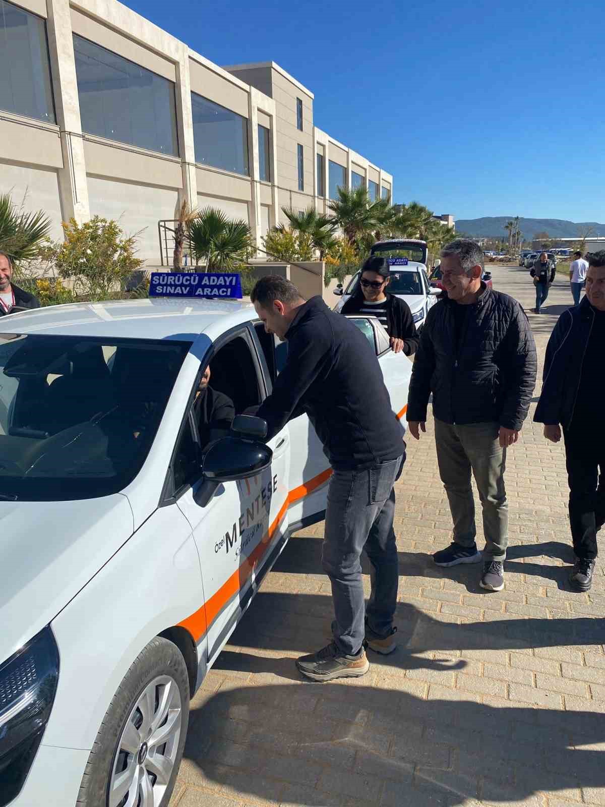 Milli Eğitim Müdürü Emre Çay, hafta sonu mesaisinde Menteşe Motorlu