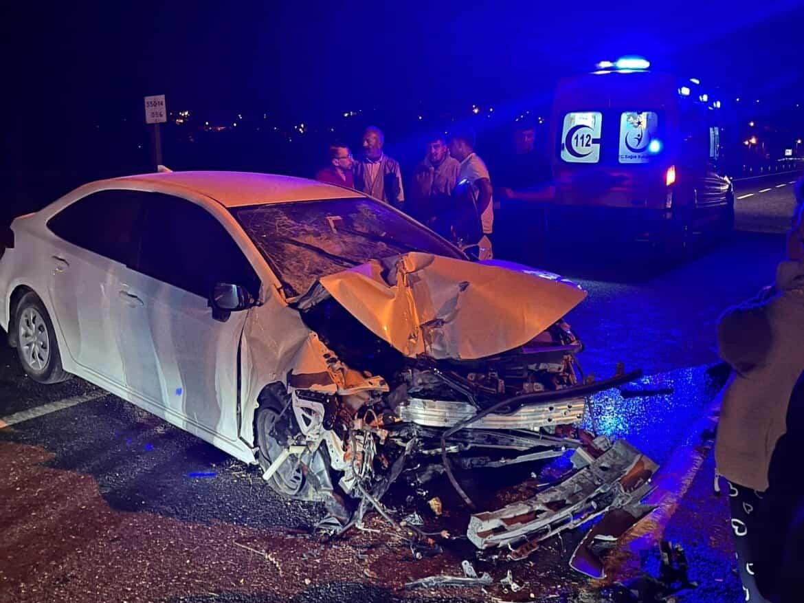 Muğla’nın Ula ilçesinde beton bariyere çarpan aracın içindeki kadın hayatını