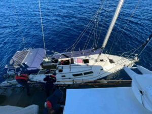 Muğla’nın Datça ilçesi açıklarında seyreden yelkenli teknede Sahil Güvenlik ekipleri