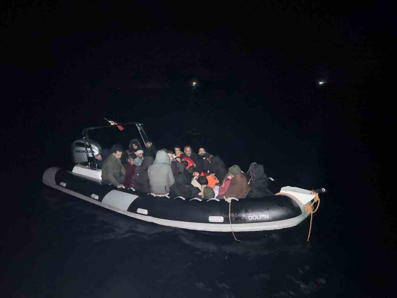 Muğla’nın Fethiye ilçesi açıklarında lastik botlar içinde 11’i çocuk toplam