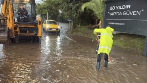 Muğla’da etkili olan sağanak yağışla birlikte AFAD ekipleri sahada koordinasyonu