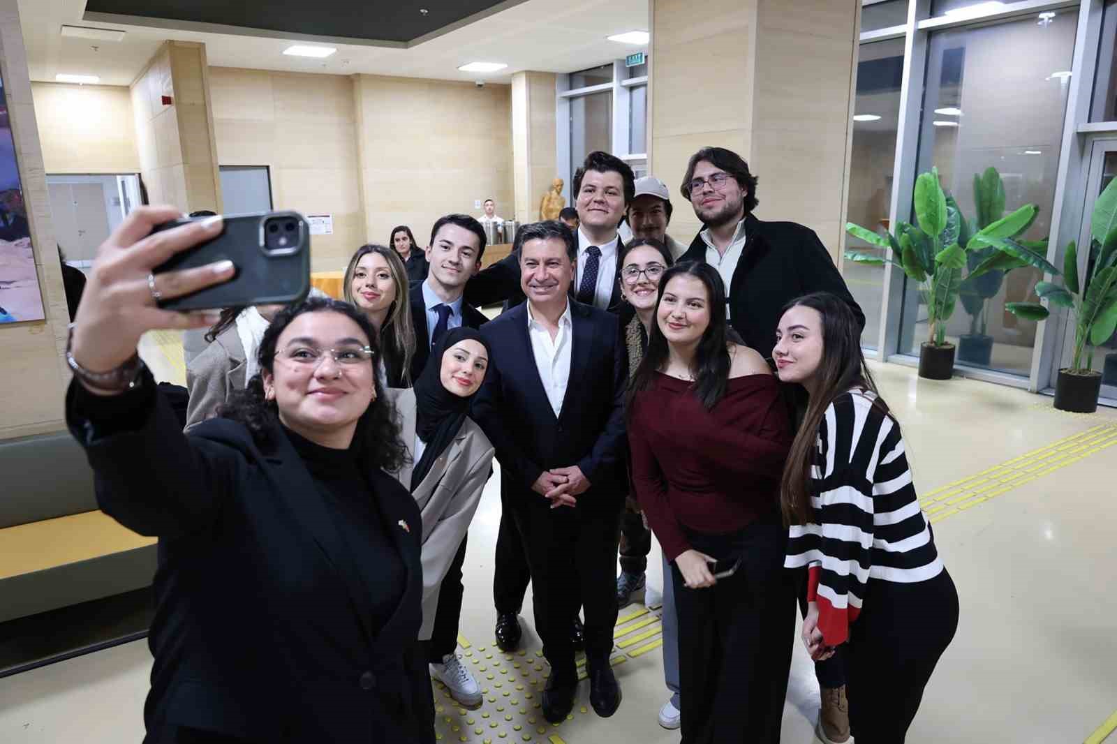 Muğla Gençlik Meclisi tarafından gerçekleştirilen buluşmada Gençlik Meclisi’nin yapısı ve