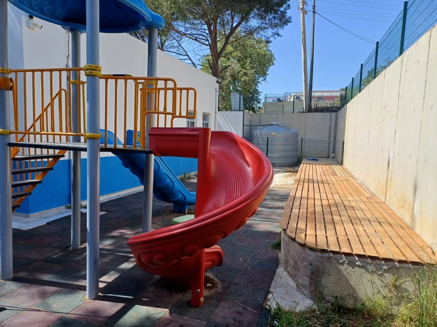 Bodrum Belediyesi Destek Hizmetleri Müdürlüğü’ne bağlı ekipler, ilçedeki okulların eğitim