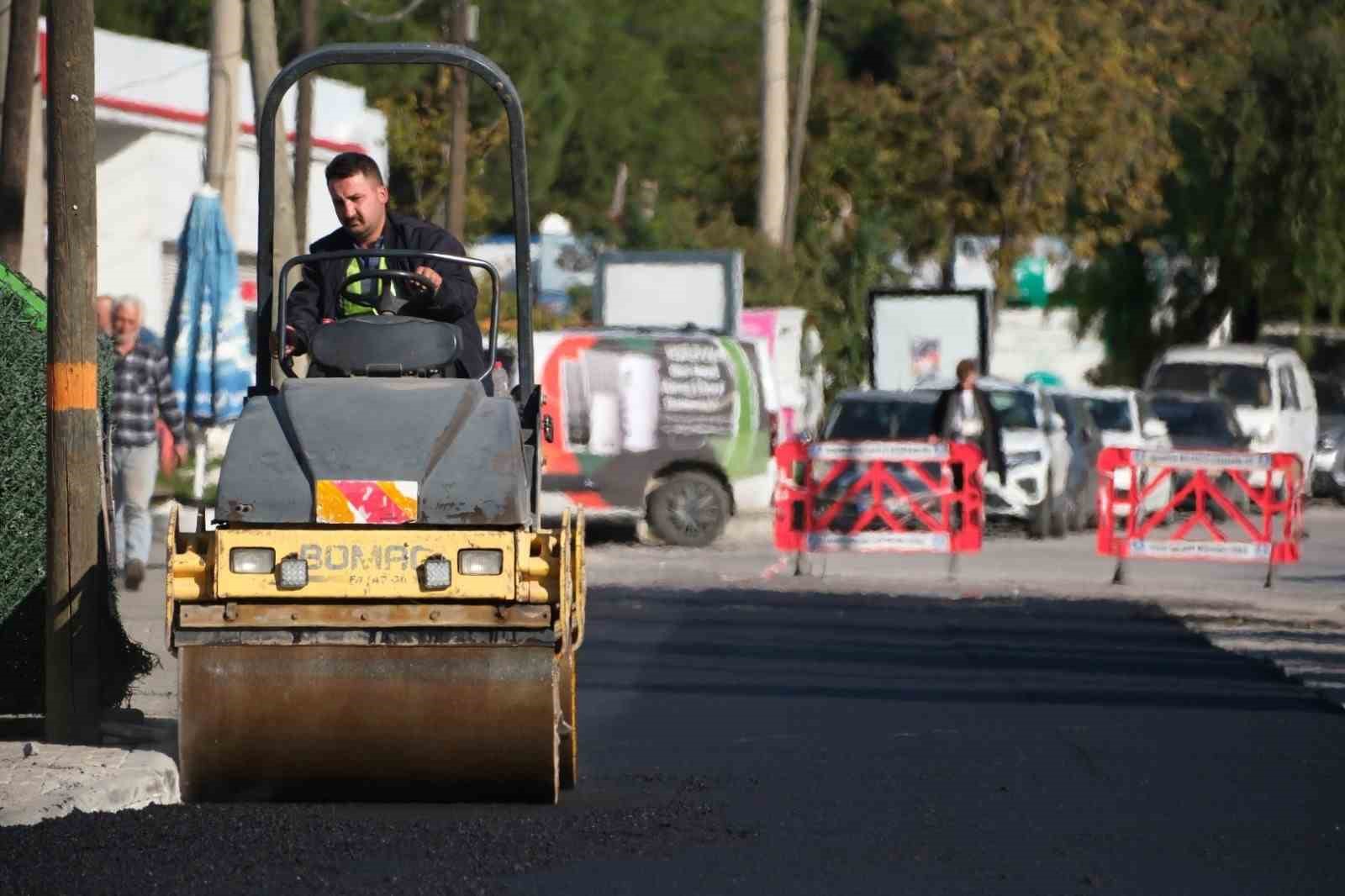 Bodrum Belediyesi, ilçe genelinde sürdürdüğü yol yenileme çalışmalarının yanı sıra