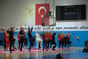 Bodrum Belediyesi tarafından düzenlenen yoga ve pilates dersleri sürerken, yeni