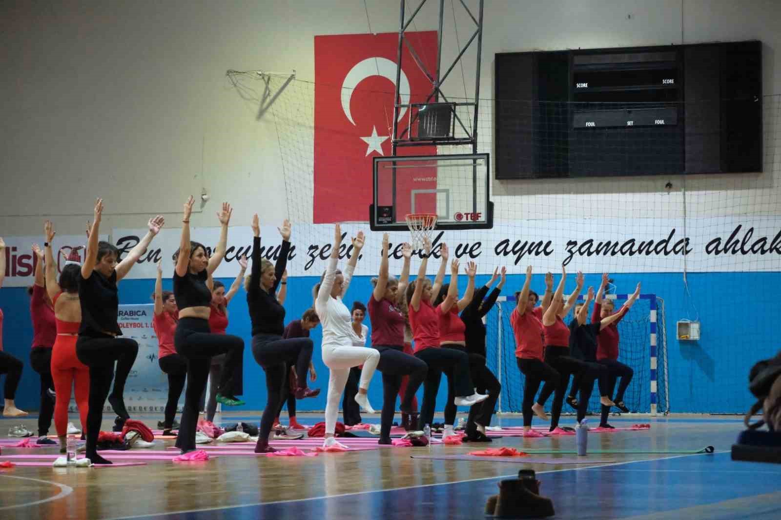 Bodrum Belediyesi tarafından düzenlenen yoga ve pilates dersleri sürerken, yeni