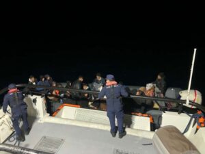 Fırat AKAY / BODRUM(Muğla),(DHA)-MUĞLA'nın Bodrum ilçesinde, motor arızası nedeniyle sürüklenen