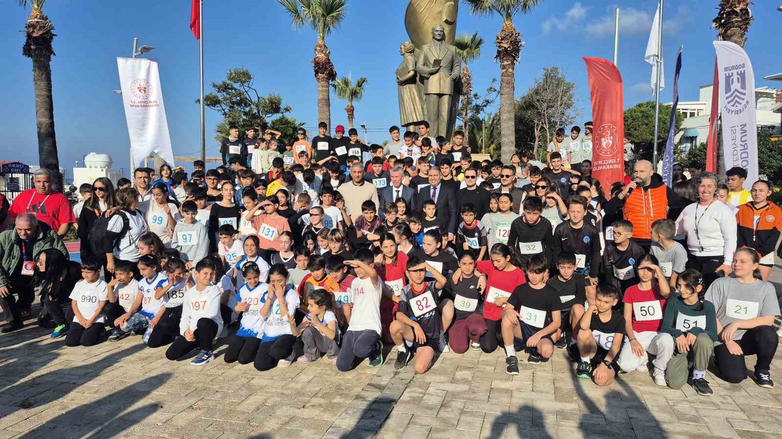 Muğla’nın Bodrum ilçesinde düzenlenen Büyük Atatürk Koşusu’nda yaklaşık 250 öğrenci