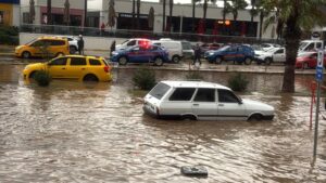 Fırat AKAY/BODRUM (Muğla), (DHA)- MUĞLA'nın Bodrum ilçesinde, kuvvetli sağanak yaşamı