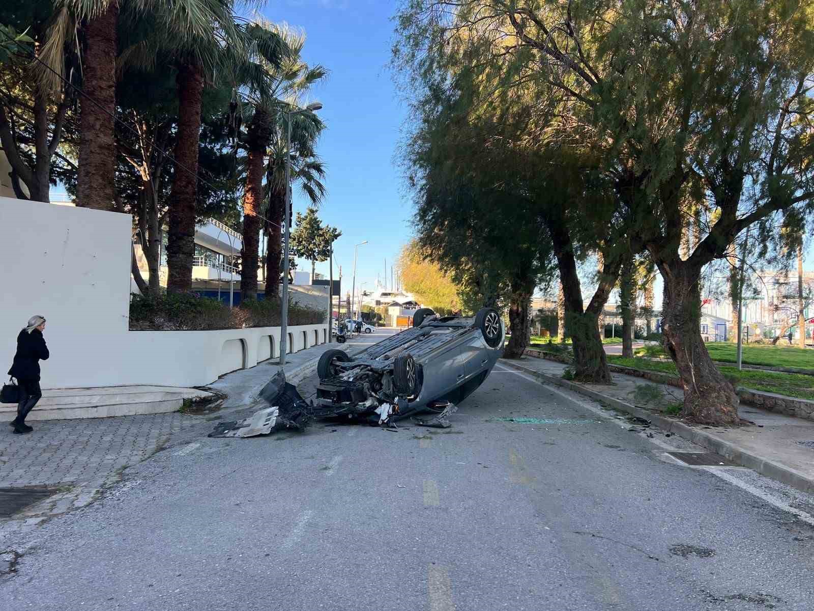 Bodrum’un Yalıkavak Mahallesi’nde sabah saatlerinde meydana gelen trafik kazasında, kontrolden