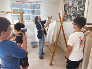 Fethiye Bilim ve Sanat Merkezi öğrencileri, Yeşil Üzümlü’ye özgü dastar