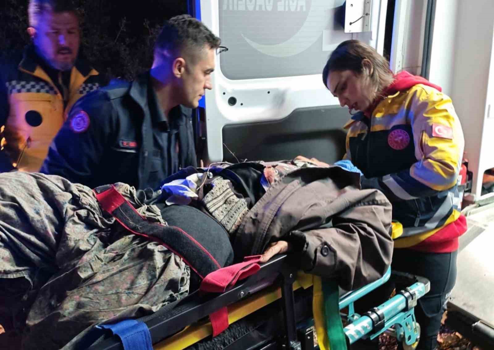 Muğla’nın Menteşe ilçesi Yeşilyurt Mahallesinde tarlada devrilen traktörün altında kalan