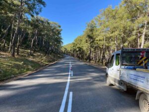 Muğla Büyükşehir Belediyesi, Fethiye-Ölüdeniz yolunda 328 milyon TL’lik yatırımla yürüttüğü