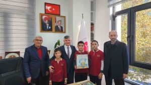 Muğla’nın Köyceğiz ilçesinde öğrenciler Filistinli kardeşlerine anlamlı, yürek ısıtan yardımda