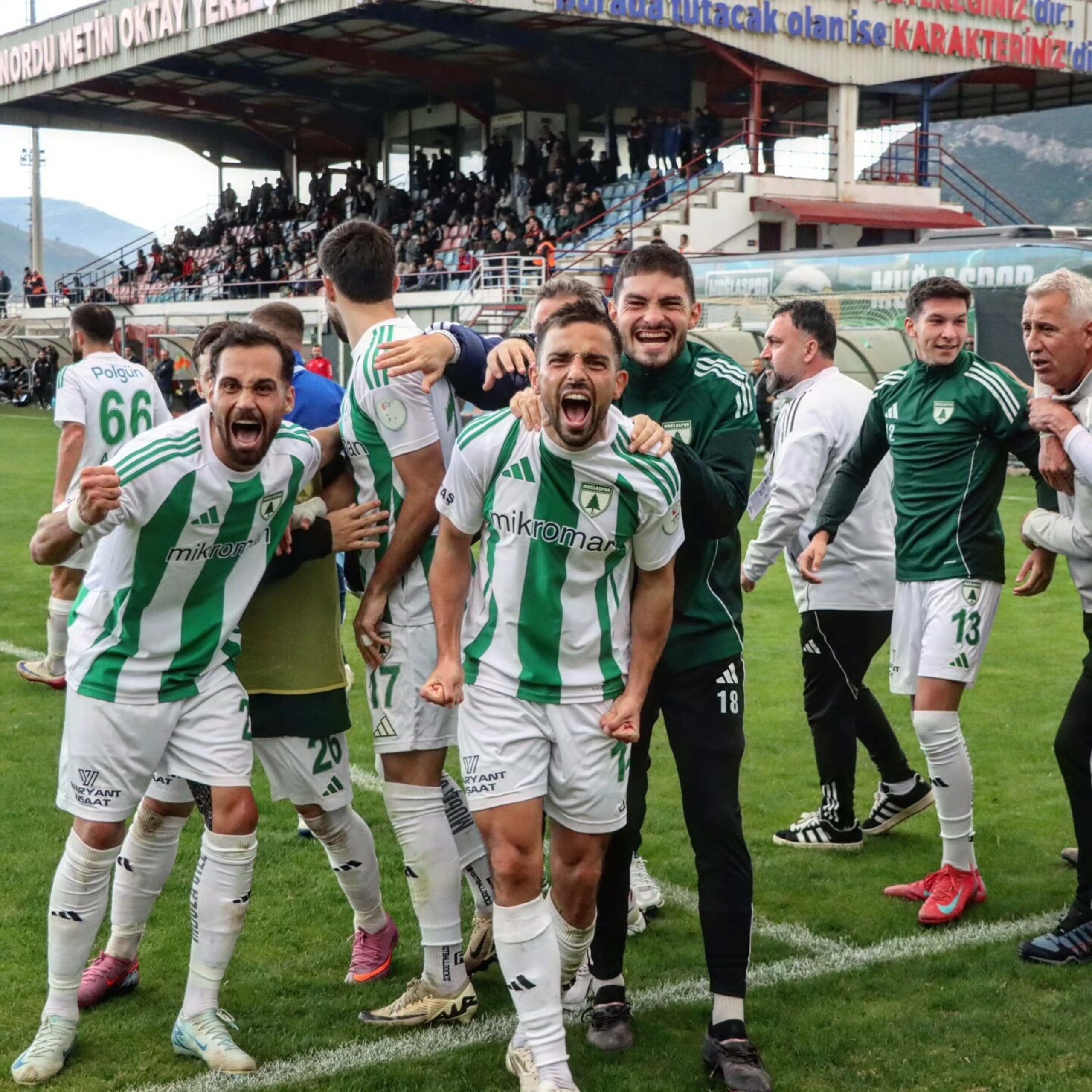 MUĞLA, (DHA) - MUĞLA'nın profesyonel futbolda liglerinde zirve mücadelesi veren