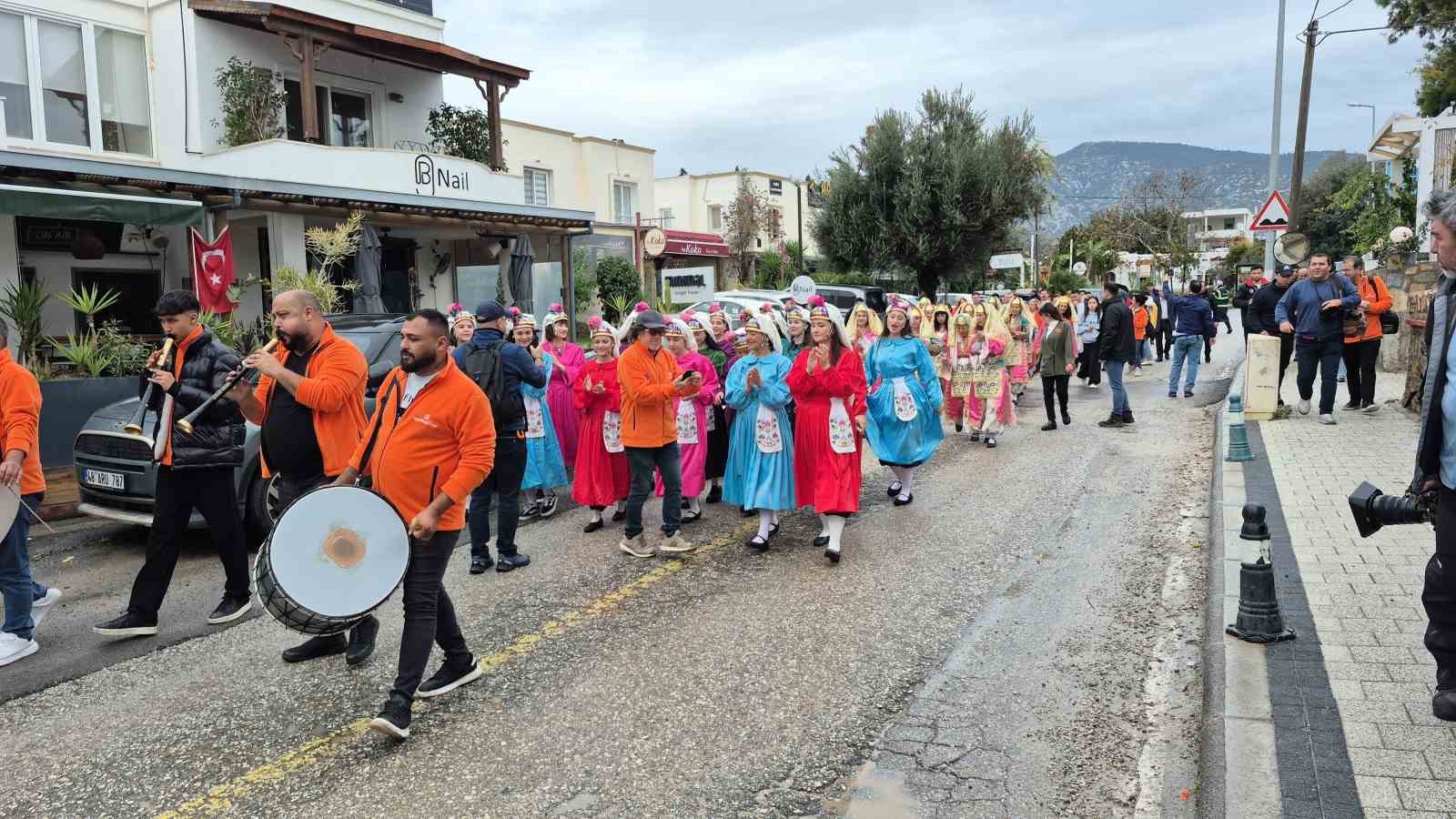 Bodrum’da düzenlenen Mandalin Festivali, renkli görüntülere sahne oldu. Bodrum Belediyesi,