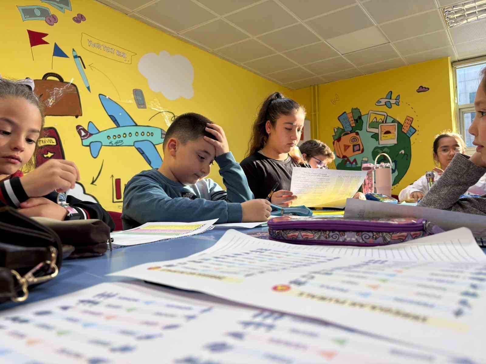 Muğla Menteşe’de faaliyet gösteren Uluslararası Gençlik Merkezi, çocukların dil gelişimine