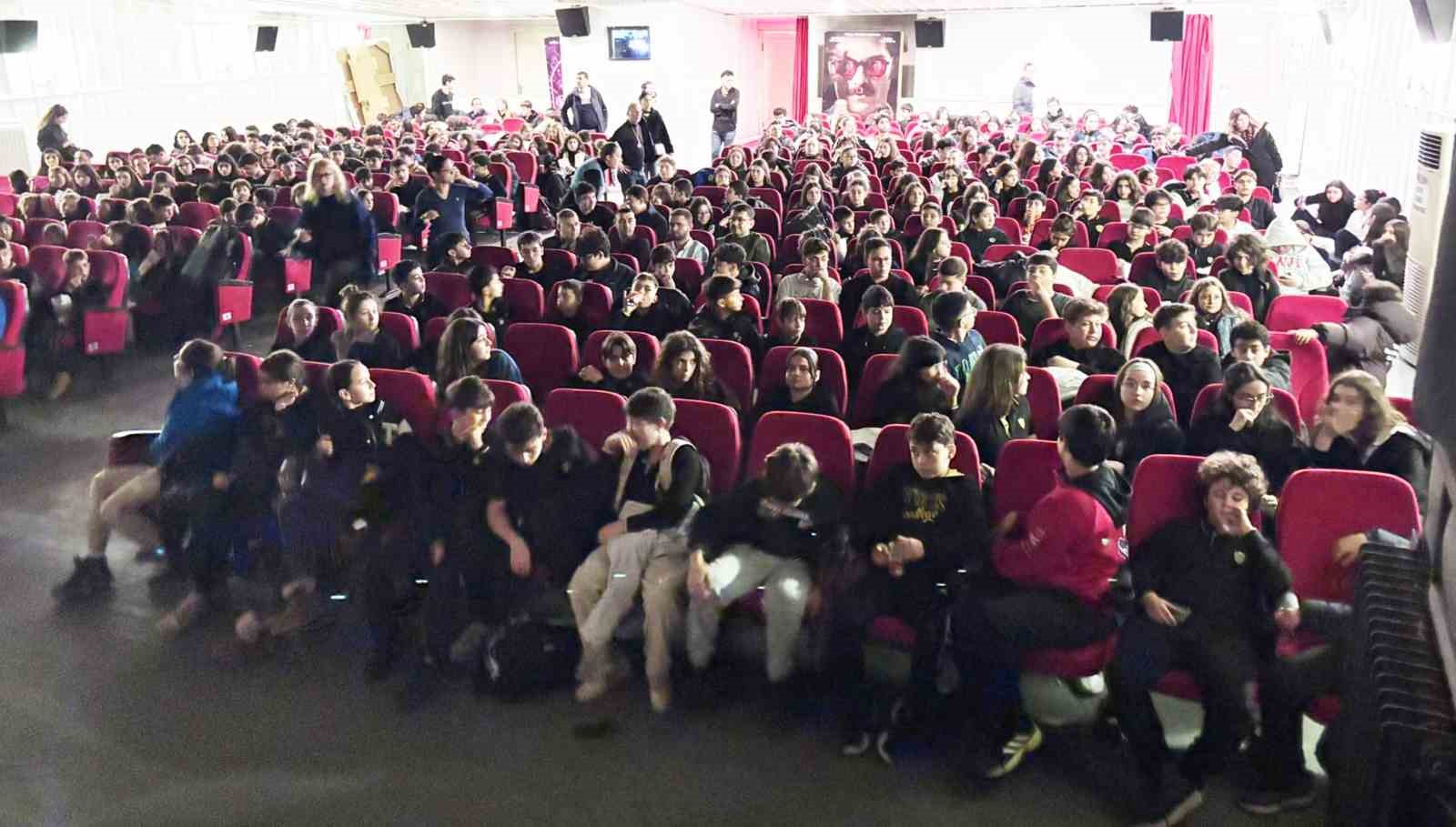 Muğlalı yönetmen ve senarist Yüksel Aksu’nun yeni filmi ‘Bak Postacı