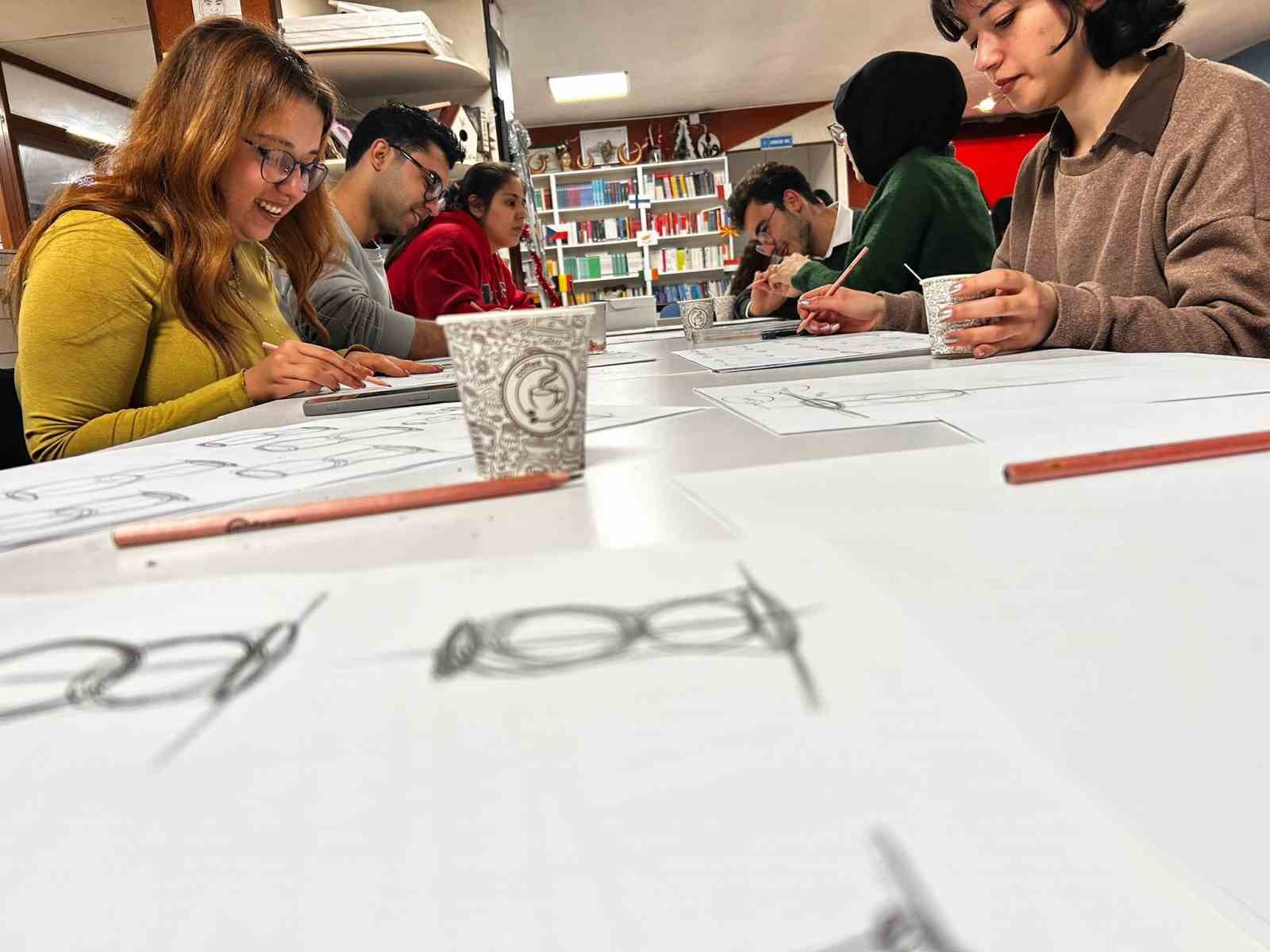 Muğla’nın Menteşe ilçesinde faaliyet gösteren Kötekli Gençlik Merkezi, üniversiteli gönüllü