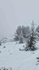 Muğla genelinde etkili olan yağışlı hava, yüksek kesimlerde yerini kar