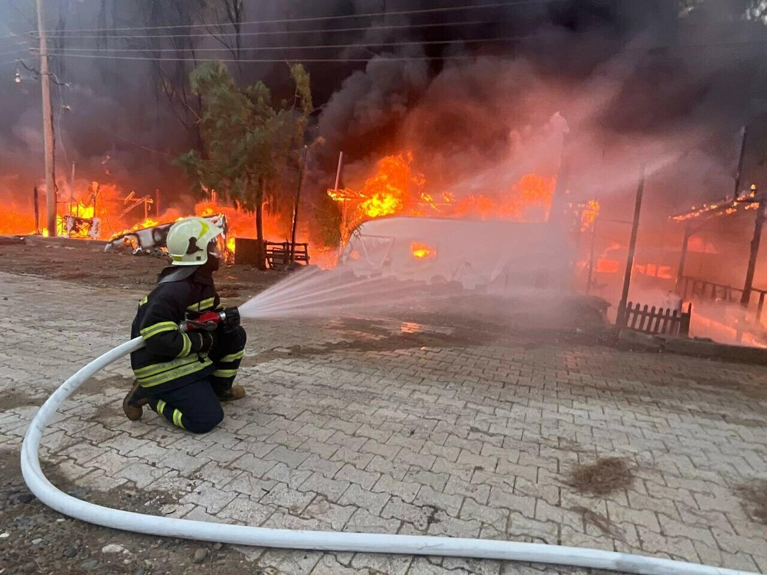 Gülgün AKYOKUŞ/FETHİYE (Muğla), (DHA)- Muğla'nın Fethiye ilçesindeki Katrancı Koyu'nda bir