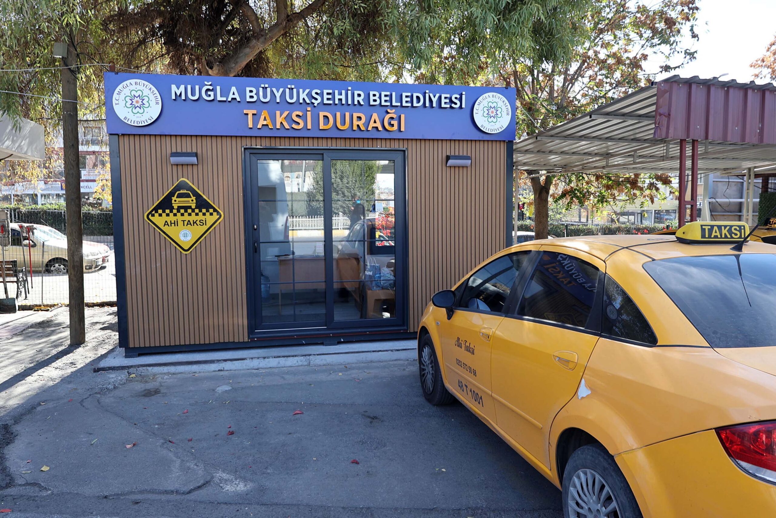 MUĞLA, (DHA)-MUĞLA Büyükşehir Belediyesi, kent estetiğini ve taksici esnafının konforunu